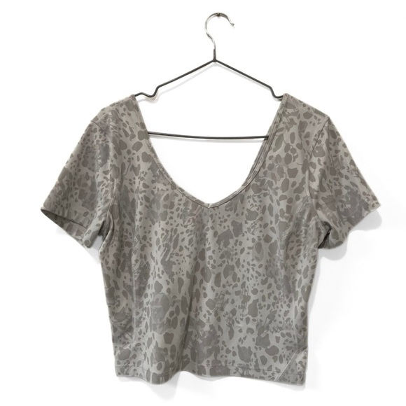 Lululemon Cheetah Camo Antique White Multi Align Nulu T-Shirt Size 10 - Picture 2 of 6